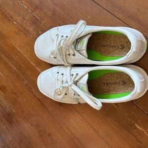 Cariuma OCA low unisex. Men’s 7.5/women’s 9.